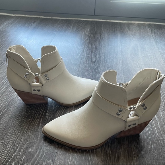 DV Kramer bootie - Picture 1 of 9